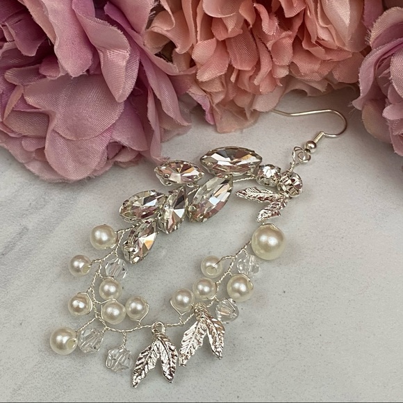 Stunning Crystal Pearl Silver Leaf Bridal Earrings - Picture 13 of 16